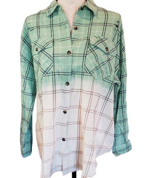 White Birch Mint Plaid Ombre Distressed Flannel Top NEW - Picture 3 of 7